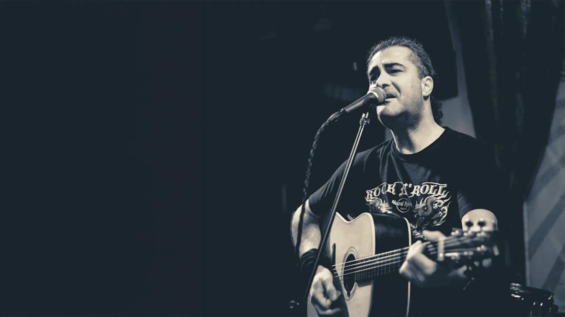 Live Music: Gerasimos Karipiadis & Vasilis Tzevelekos